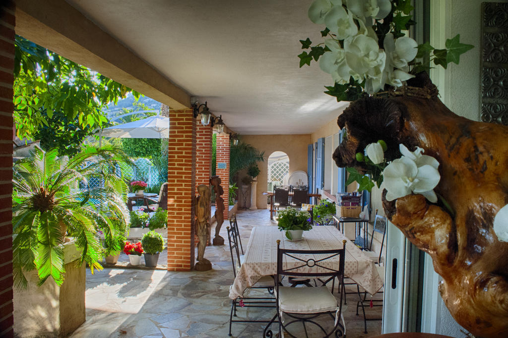 Bed and Breakfast Mas des Kardouons Tourrettes-sur-Loup Exterior foto