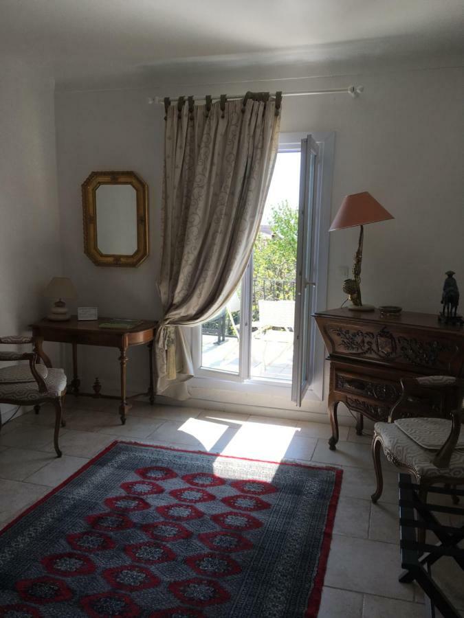 Bed and Breakfast Mas des Kardouons Tourrettes-sur-Loup Exterior foto
