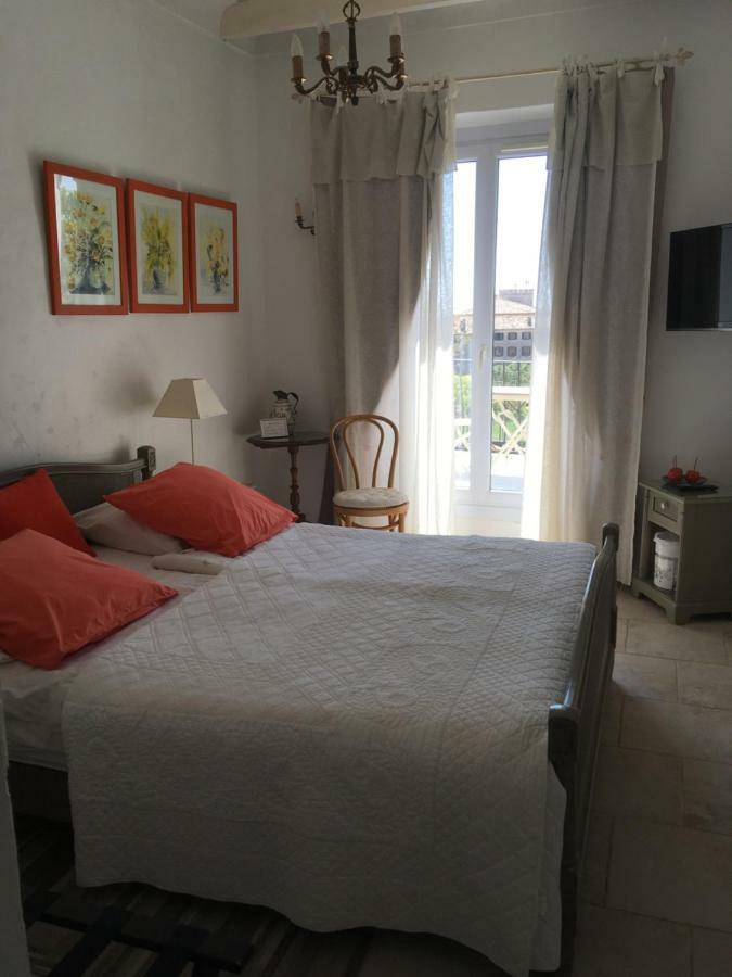 Bed and Breakfast Mas des Kardouons Tourrettes-sur-Loup Exterior foto