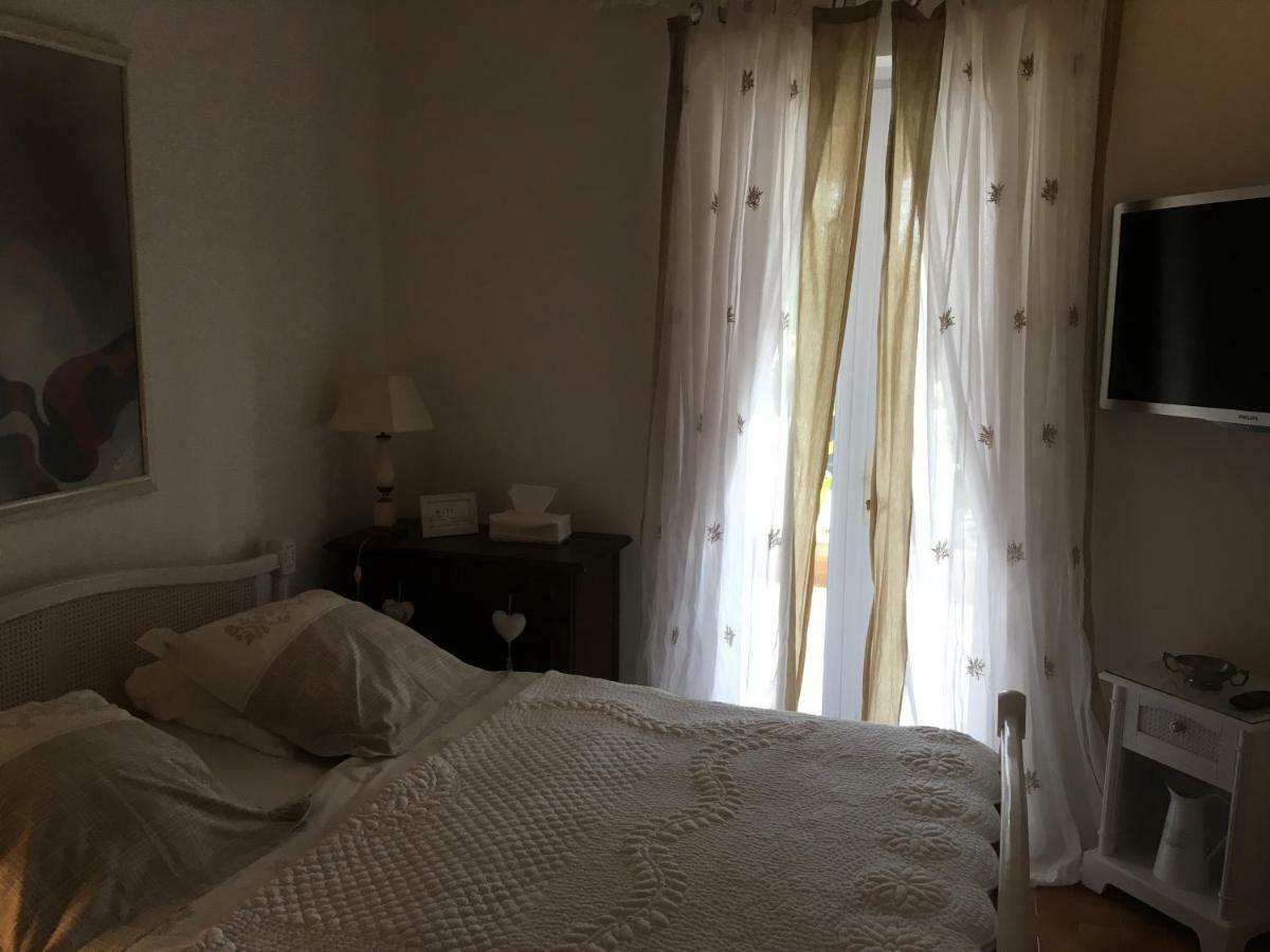 Bed and Breakfast Mas des Kardouons Tourrettes-sur-Loup Exterior foto