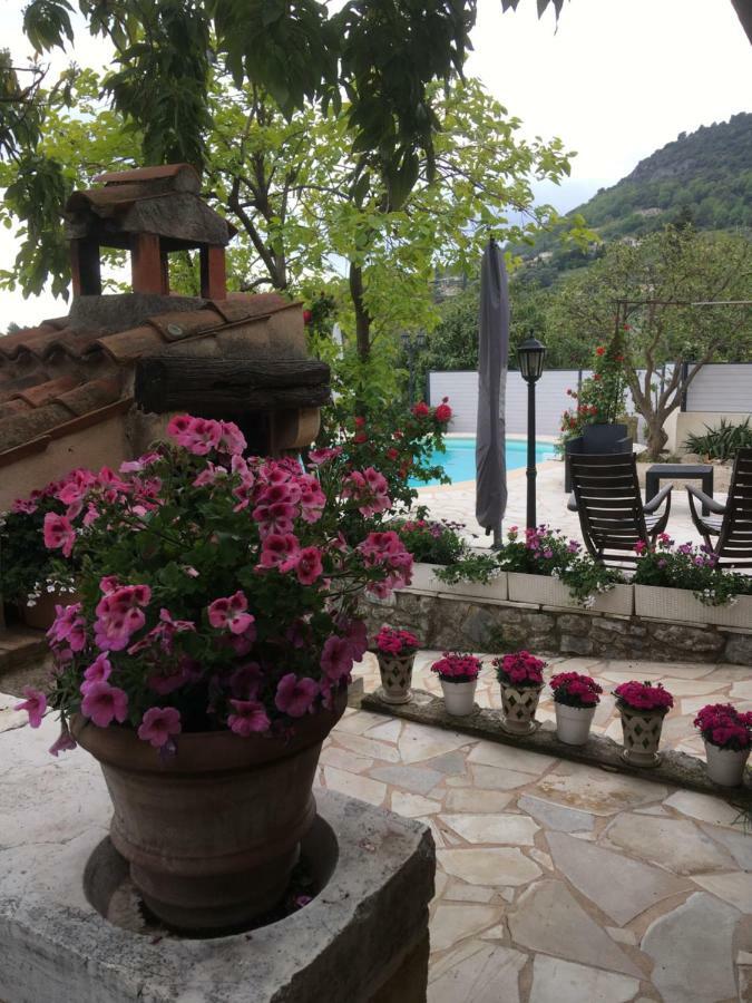 Bed and Breakfast Mas des Kardouons Tourrettes-sur-Loup Exterior foto